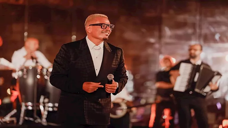 بحضور السقا ونيللي كريم.. عمرو دياب يحيي حفل في جزيرة ياس بـ أبوظبي