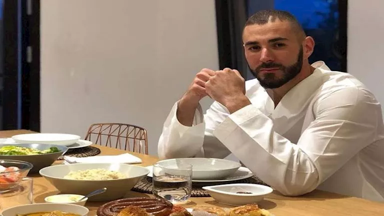 “بينهم تريكة وبنزيما”.. 20 صورة لنجوم الأهلي والزمالك وأوروبا بالجلابي