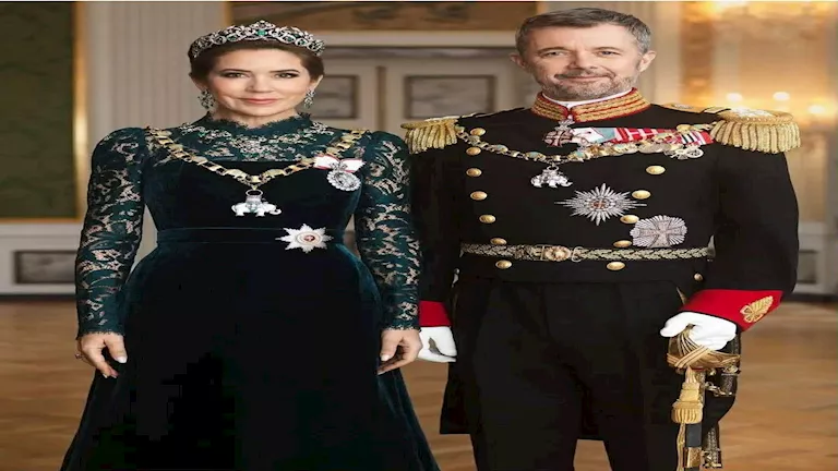 خطفت الأنظار بجمالها في المتحف المصري والأهرامات.. من هي ماري إليزابيث