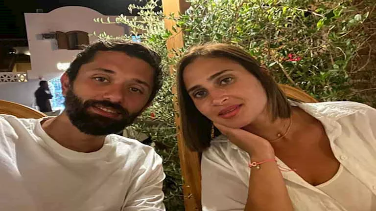 بعد شائعة انفصالهما.. 15 صورة رومانسية تجمع كريم محمود عبدالعزيز وآن ا