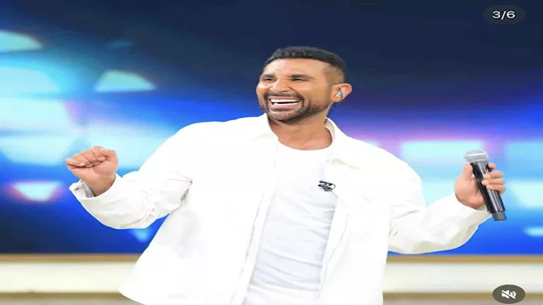 عمرو سعد: أخويا هيكون بخير.. ودعواتكم لينا لأن الحادث صعب