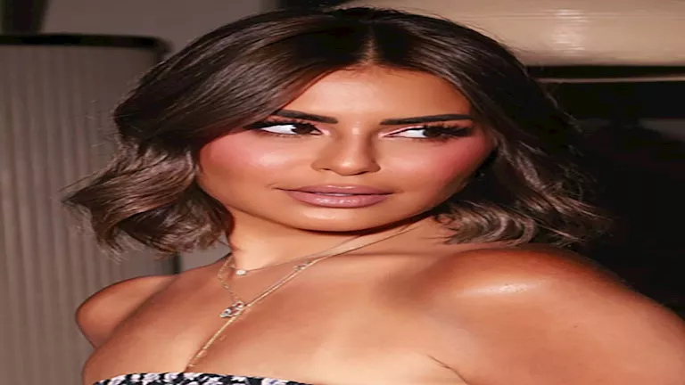 “الأسود يليق بها”.. منة فضالي تخطف الأنظار بلوك مختلف