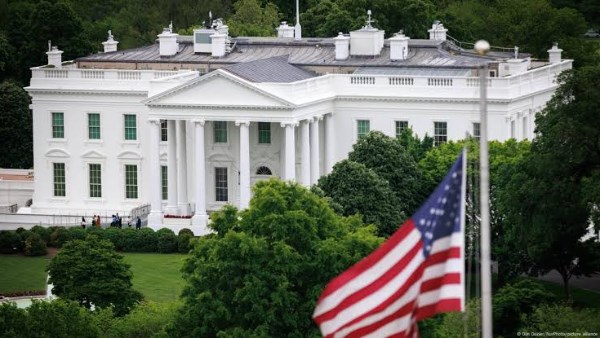 المواطنون سيرون جهود البيت الأبيض لخفض تكلفة المعيشة العام المقبل