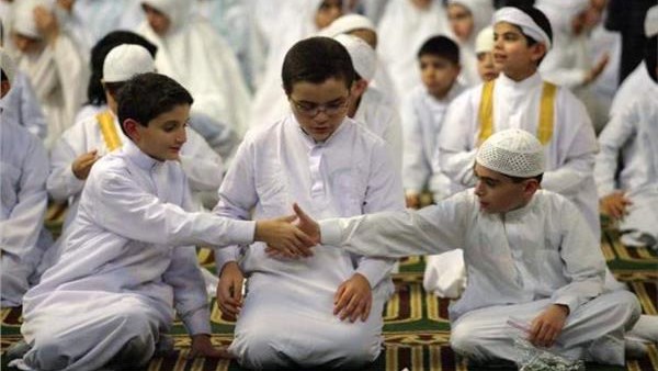 ما حكم مصافحة المصلين بعد الصلاة؟.. الإفتاء توضح