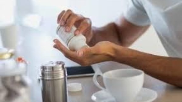 سر لا يعرفه الناس.. ماذا يحدث للجسم عند تناول الفيتامين بعد الفطار والشاي؟