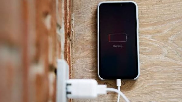 بعد مأساة شبرا الخيمة.. كيف تتجنب حرائق شاحن الموبايل؟ |نصائح مهمة