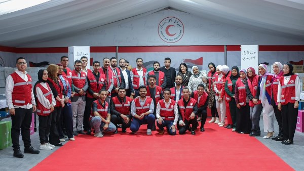 «اتحاد بشبابها» يزور الهلال الأحمر ويشارك في تعبئة المساعدات الإنسانية المتجهة إلى غزة