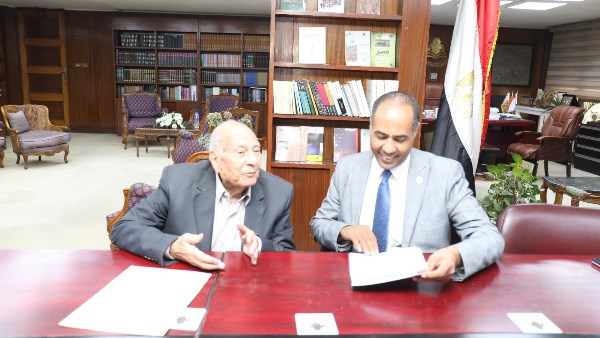 هيئة الكتاب تتعاقد مع الدكتور عبد الحكيم راضي لإصدار مؤلفاته