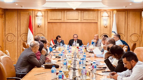 محافظ قنا يوجه بتسريع وتيرة التقنين والتصالح واستكمال معاينات المتغيرات المكانية