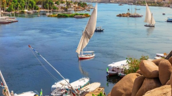 في جلسة عُرفية.. عمدة قرية الشطب بأسوان يروى تفاصيل سداد ديون الشاب منتصر