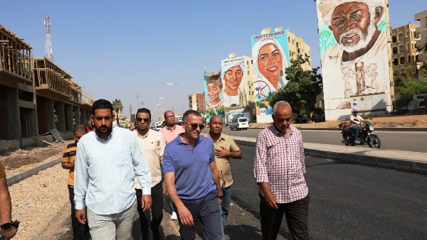 نائب محافظ أسوان يتابع معدلات تنفيذ أعمال التطوير الجارية بطريق السادات