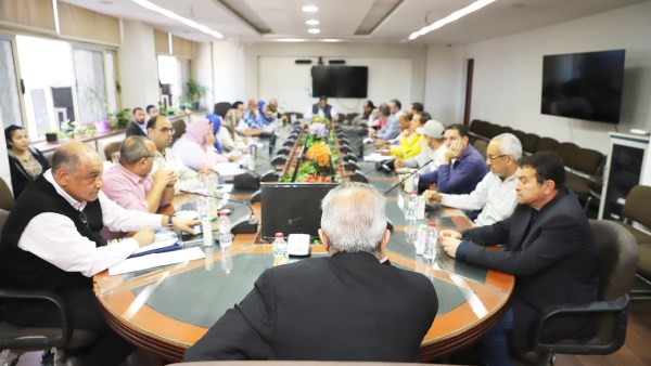 اجتماع موسّع بصرف الإسكندرية لمراجعة خطط التعامل الميداني بعد النوة