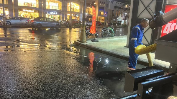 الشتاء يفاجئ بورسعيد.. الأمطار تغرق شوارع الشرق والعرب وبور فؤاد الشتاء يفاجئ بورسعيد.. الأمطار تغرق شوارع الشرق والعرب وبور فؤاد