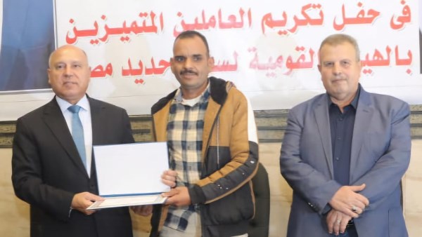 منعوا مخاطر وحوادث.. الوزير يكرم العاملين المتميزين بهيئة السكك الحديدية |صور