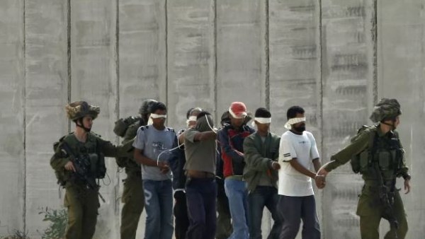 الاحتلال يفرج عن أربعة أسرى فلسطينيين من قطاع غزة