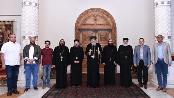 البابا تواضروس يلتقي لجنة احتفالية نيقية