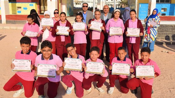 مدير تعليم جنوب سيناء يتابع انضباط العملية التعليمية.. ويكرم حفظة القرآن الكريم