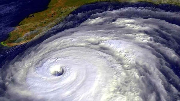 ثقب عملاق يتجاوز 5 ملايين كيلومتر مربع.. ماذا يحدث فوق الأطلسي؟