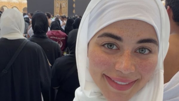 يارا السكري تؤدي مناسك العمرة.. صور