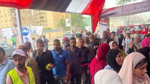 إقبال كثيف على مدارس البحر الأعظم بالجيزة لبدء التصويت في انتخابات النواب