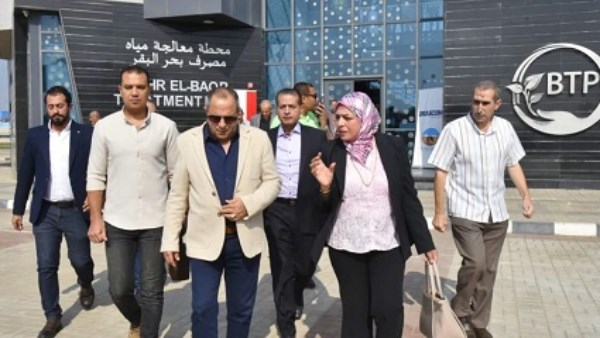 محافظ بورسعيد يتفقد محطة معالجة مياه مصرف بحر البقر