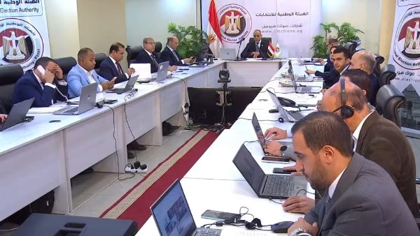 نجل مرشح يقتحم لجنة بالدقهلية ويكسر صناديق الاقتراع