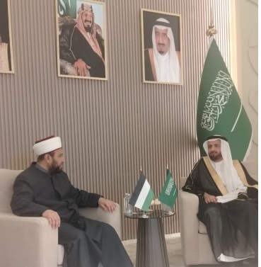 وزير الأوقاف يوقع بروتوكول الحج مع وزير الحج السعودي لموسم حج 1447هـ