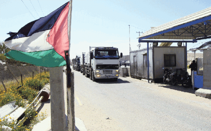 هآرتس: إسرائيل تفرض شروطًا تمنع دخول المساعدات الإنسانية إلى غزة