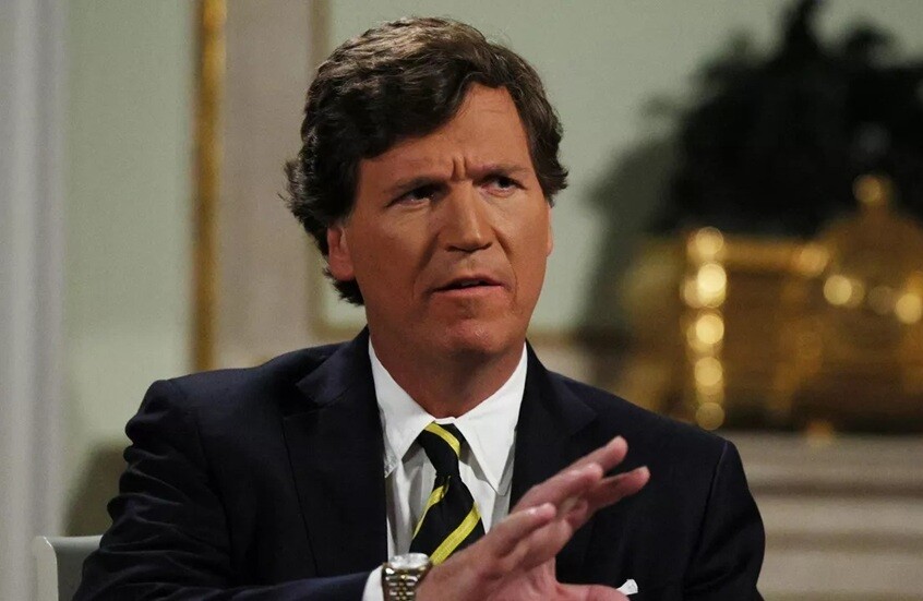 كارلسون يهاجم إسرائيل في الدوحة ويثير جدلاً حول النفوذ الإسرائيلي في أمريكا