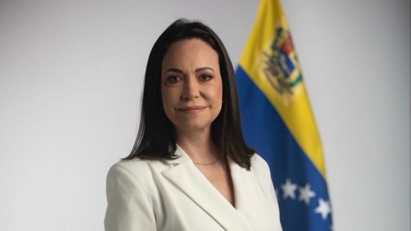 وصول الحائزة على جائزة نوبل للسلام من فنزويلا إلى أوسلو