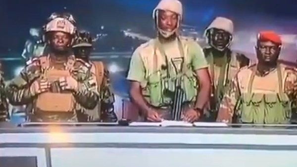 انقلاب فاشل في بنين… والجيش يمنع سقوط الدولة