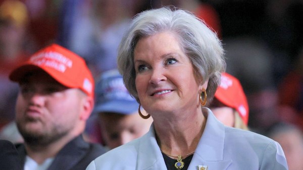 «المرأة الجليدية» تكسر الصمت.. «سوزي وايلز» تنتقد الجميع والكل يشكرها وصفت «ترامب» بأن لديه «شخصية مدمن كحول»