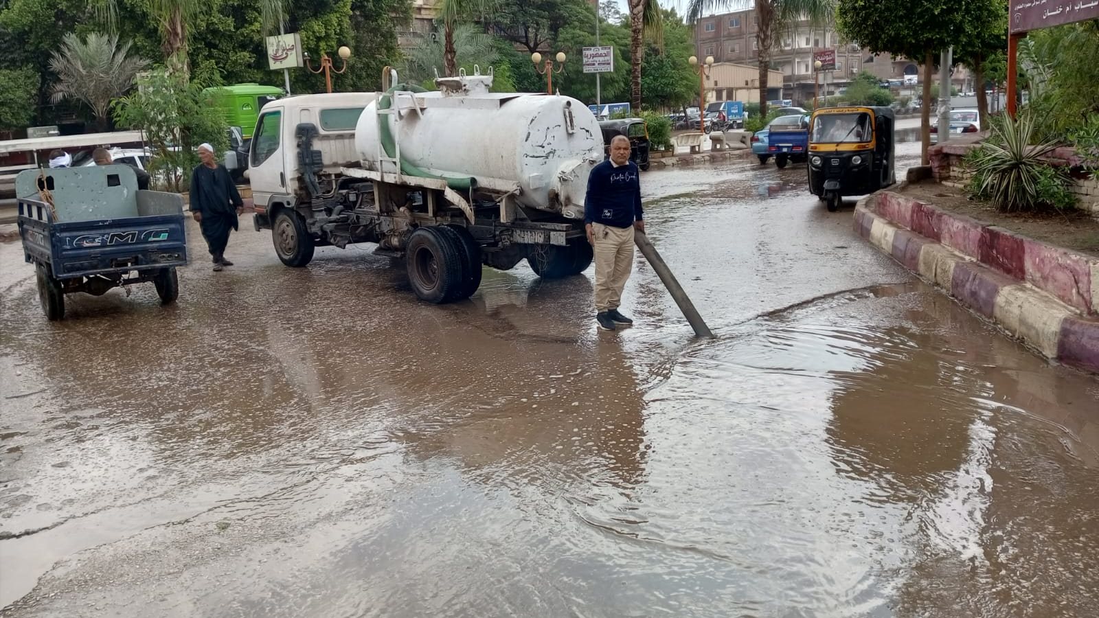 محافظة الجيزة تُعزز منظومة التعامل مع مياه الأمطار بإنشاء 302 بالوعة صرف