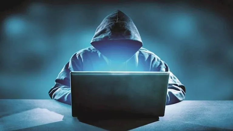 بعد تحذير مستخدمي الهواتف الذكية.. خطوات لاستعادة هاتفك بعد الاختراق