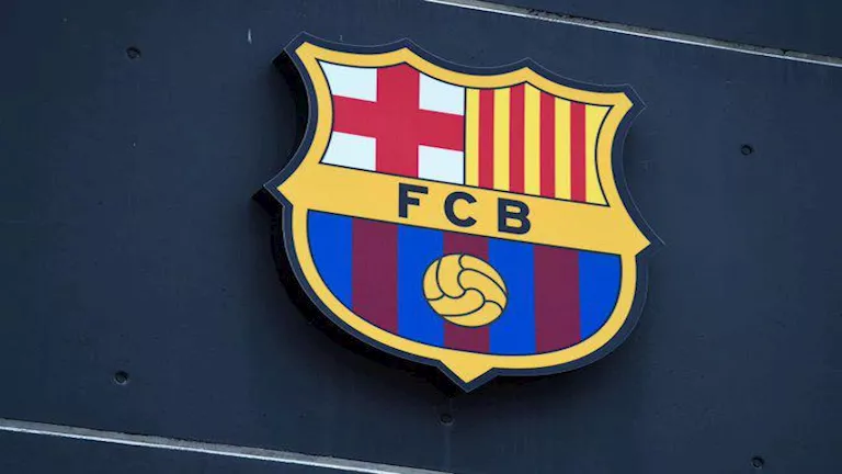 محمد بن سلمان يعتزم شراء نادي برشلونة بعرض فلكي.. ما القصة؟