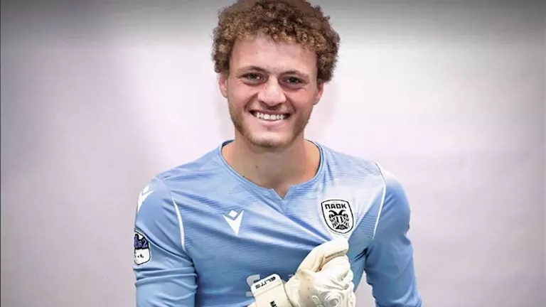 بصورة عائلية.. أحمد نادر السيد يحتفل بعيد ميلاده والده