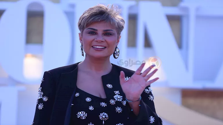 مفيدة شيحة توضح السبب وراء تسمية مسلسل “ورد وشوكولاتة”