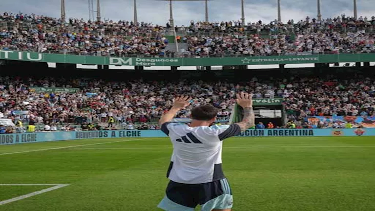 10 صور لتمثال الأرجنتيني ليونيل ميسي في الهند