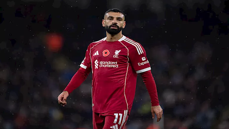 بينهم صلاح.. أعلى 10 لاعبين كرة قدم دخلا في العالم لعام 2025