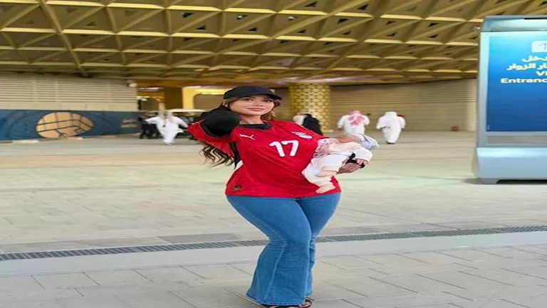 10 صور لزوجة محمد النني الثانية مع ابنهم