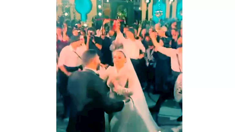 بالصور- رقص فريدة ابنة محمد هنيدي وزوجها على الدبكة في حفل زفافها