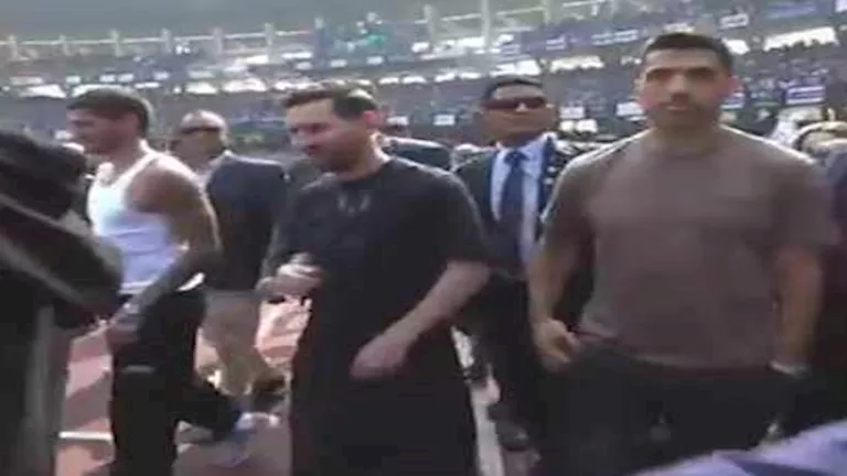 10 صور لحالة من الفوضى في الهند خلال زيارة ليونيل ميسي