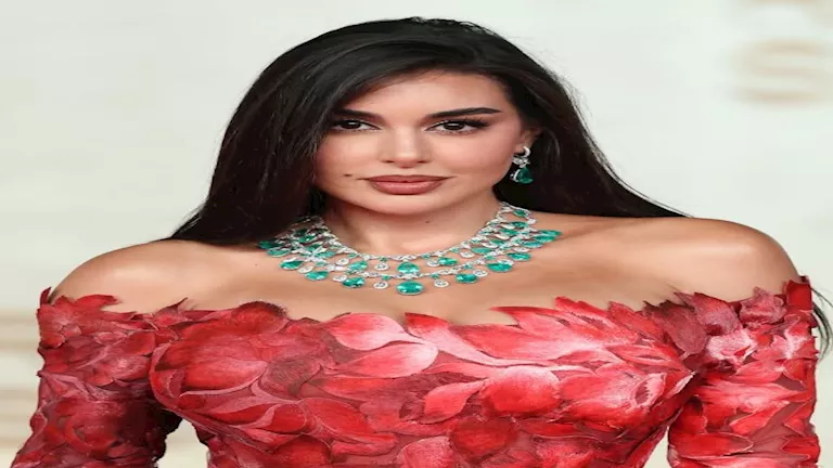 مجوهرات فاخرة تزين أزياء النجمات بمهرجان البحر الأحمر