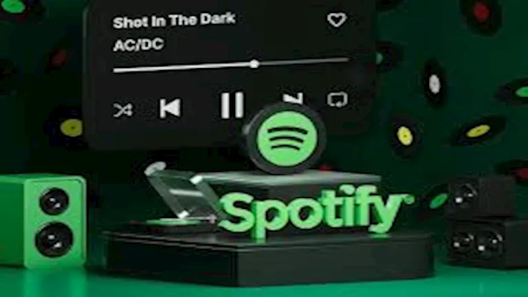 عمرو دياب يتصدر قائمة أكثر الفنانين استماعا على Spotify