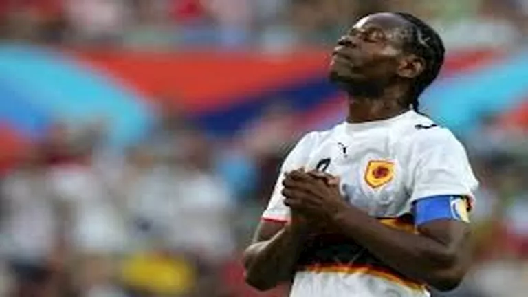 أسطورة أنجولا السابق: محمد صلاح نجم عالمي والمنافسة لن تكون سهلة على م