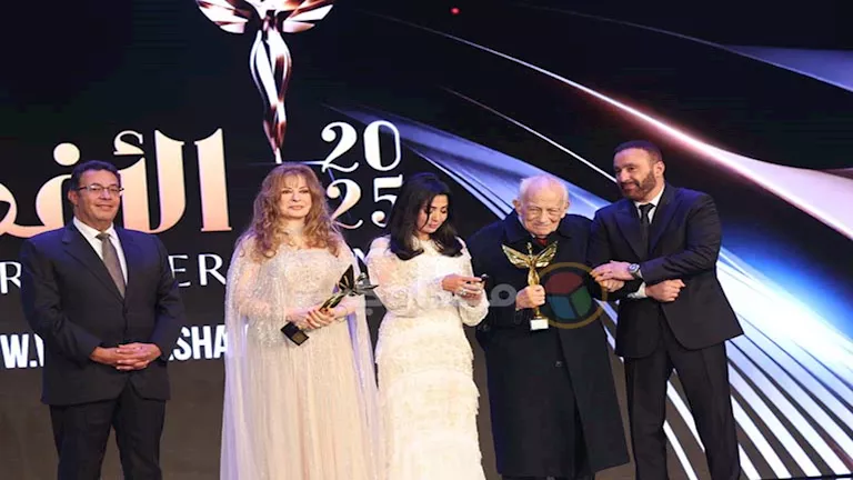 نيللي وهالة سرحان ورشوان توفيق.. 20 صورة من تكريمات النجوم في حفل جوائ