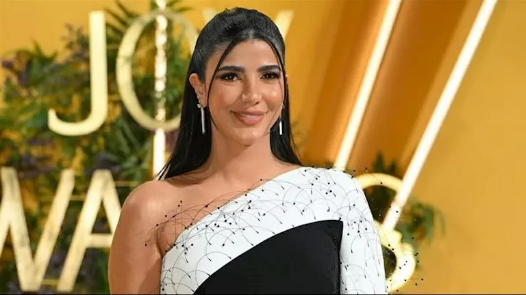ريم سامي بإطلالة جذابة.. لماذا اختارت اللون الأسود؟