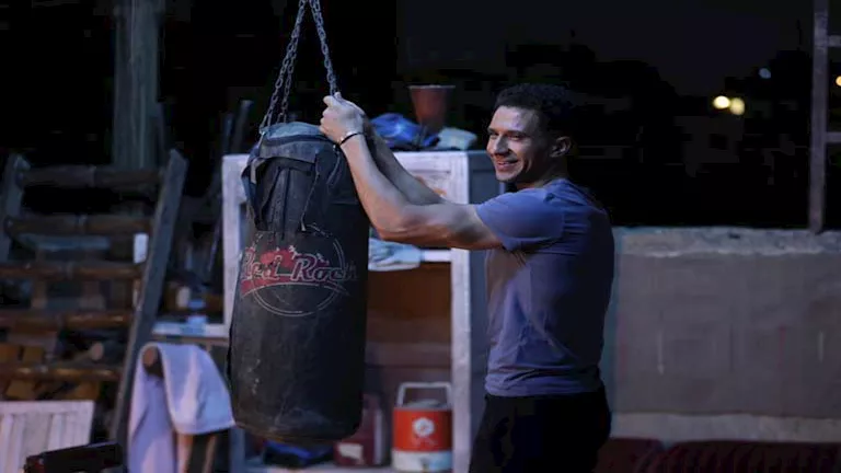 طرح البرومو الرسمي لمسلسل “بطل العالم”