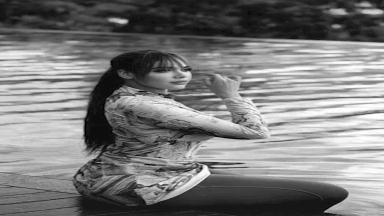 21 صورة لزوجة النني الثانية