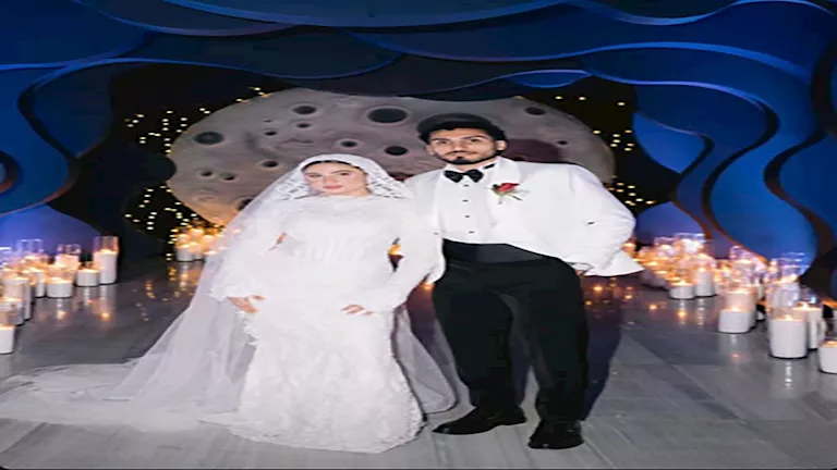 “بعد حفل زفافهما”.. أحمد حمدي يؤدي مناسك العمرة مع زوجته